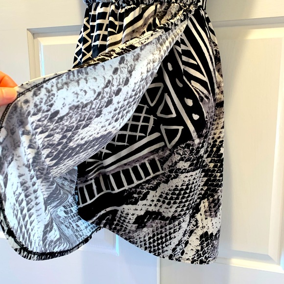 Chicos, faux wrap print “Tiffany” stretch dress, size 1 (medium size 8) - Picture 3 of 6